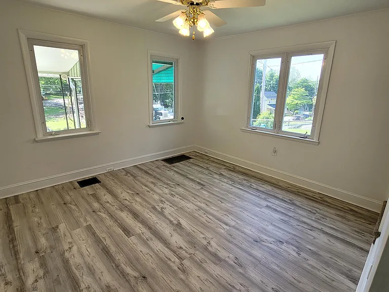 927 Mount Pleasant Ave — Photo 6