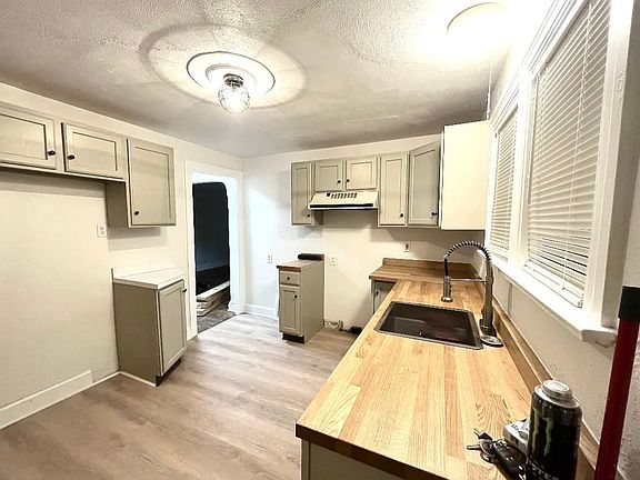 3rd image of 410 Dorwil Dr Unit 1