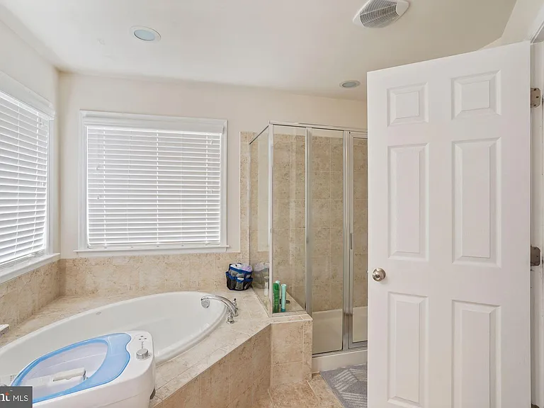 42691 Galbraith Sq — Photo 32