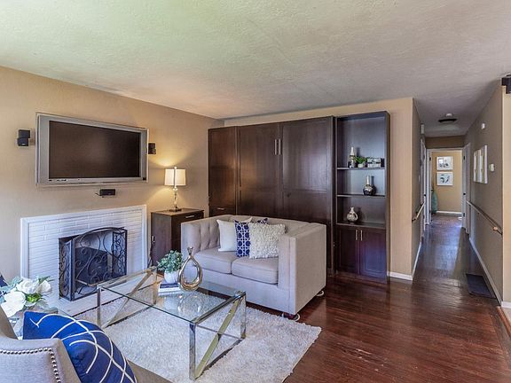 5th image of 132 Pecks Ln