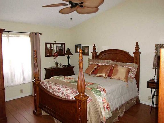 4th image of 4139 Edgewood Dr