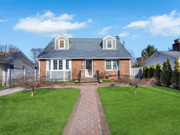 194 Hopper Street, Westbury, NY 11590