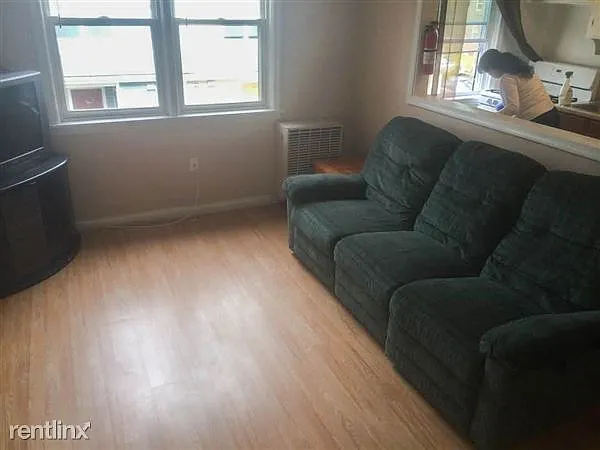 321 Morris Ave photo 1