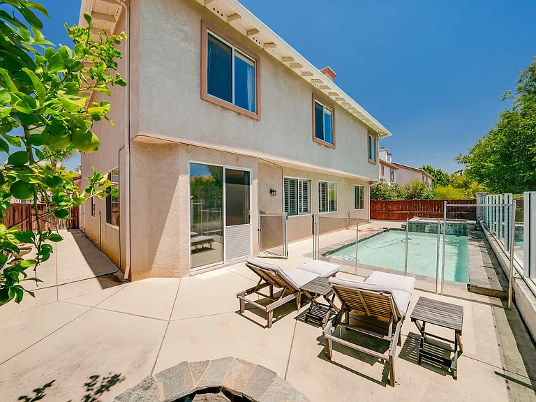 45277 Chateau Ct — Photo 34