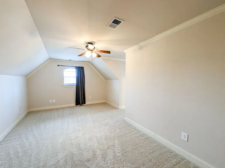220 Ixworth Ave — Photo 14