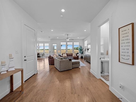 3rd image of 209 Chestnut St