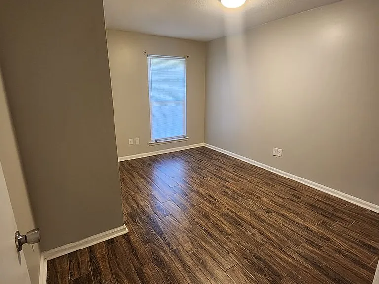 803 Madison Dr — Photo 12