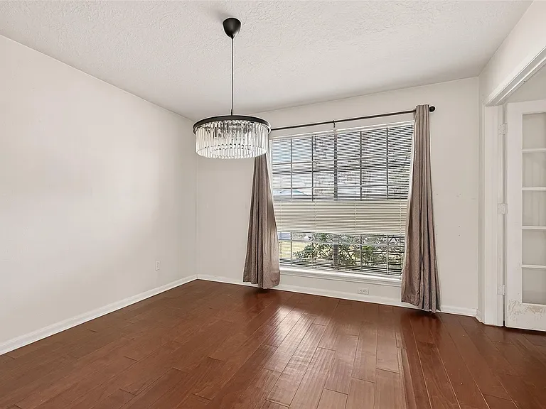 20211 Salzburg Ln — Photo 25