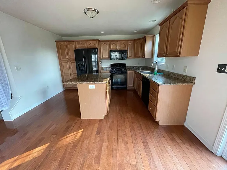 6250 Galleon Dr — Photo 3