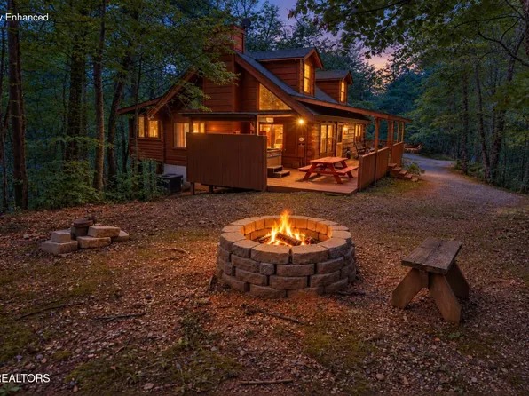 1145 Ski View Ln, Sevierville, TN 37876