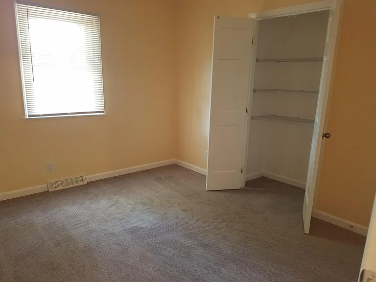 7604 Wallingford Rd — Photo 4