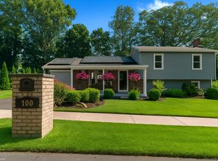 100 Anns Farm Rd, Hamden, CT 06518