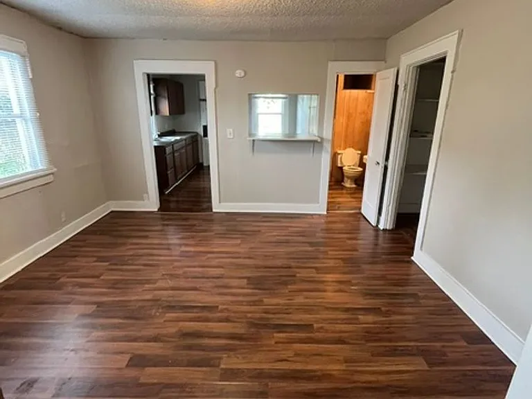 702 N Buchanan St — Photo 4
