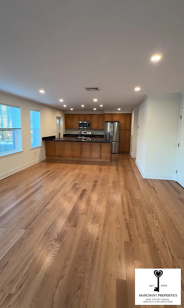 3 bed, 2.5 bath, 1495 sqft, $5,395 — Photo 1