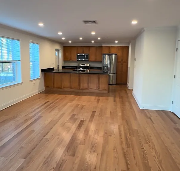218 Ellery Ct — Photo 1