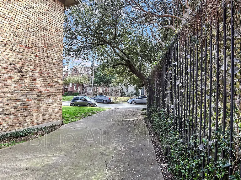3903 Hawthorne Ave #201 — Photo 13