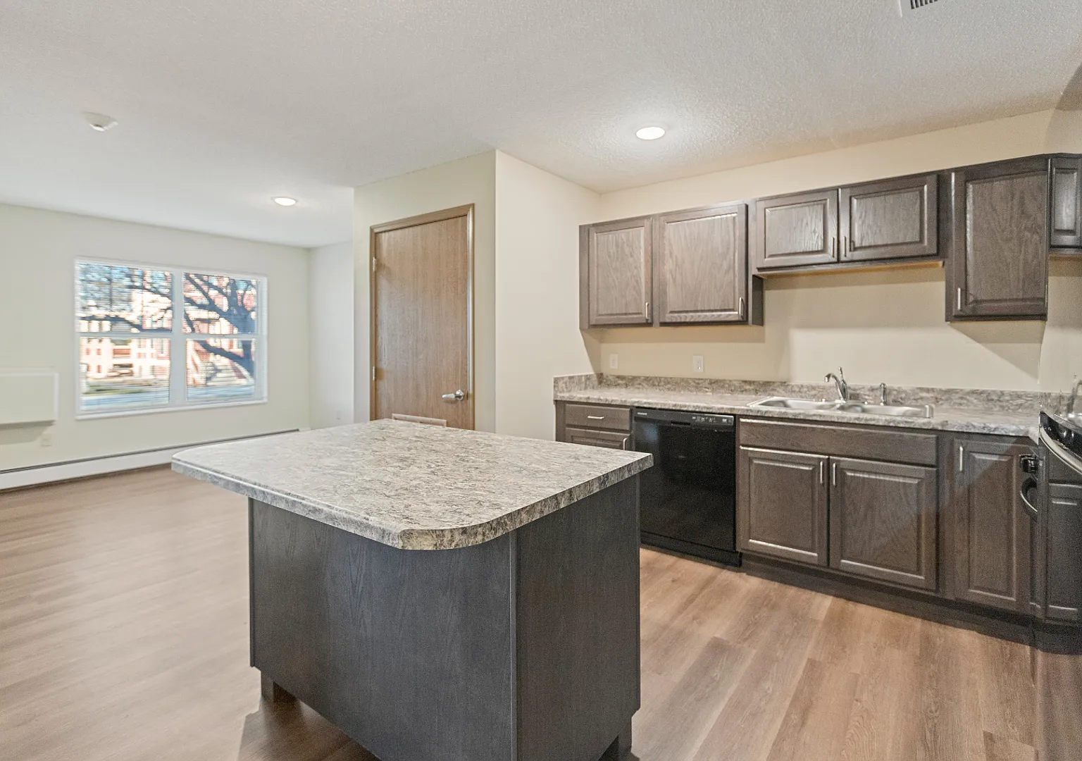 Kenyon Garden Apartments — Photo 2