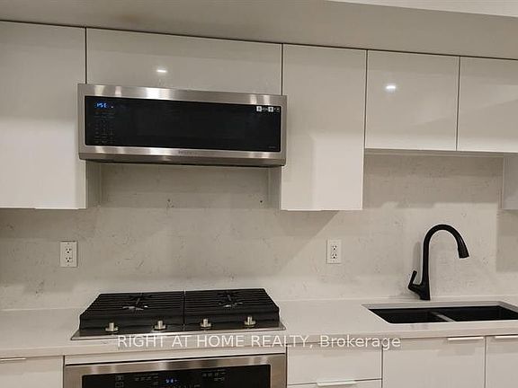 5th image of 185 Carleton Ave #B