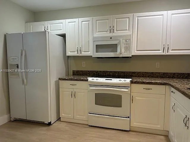762 NW 208th Ter — Photo 8