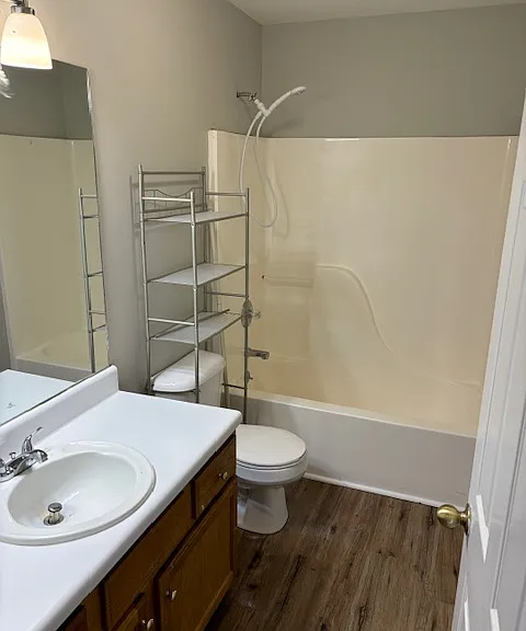 Hilltop Apartments — Photo 6