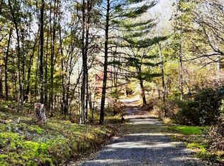 240 Jewel Ln, Berkeley Springs, WV 25411