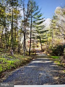 240 Jewel Ln, Berkeley Springs, WV, 25411