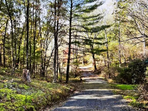 240 Jewel Ln, Berkeley Springs, WV 25411