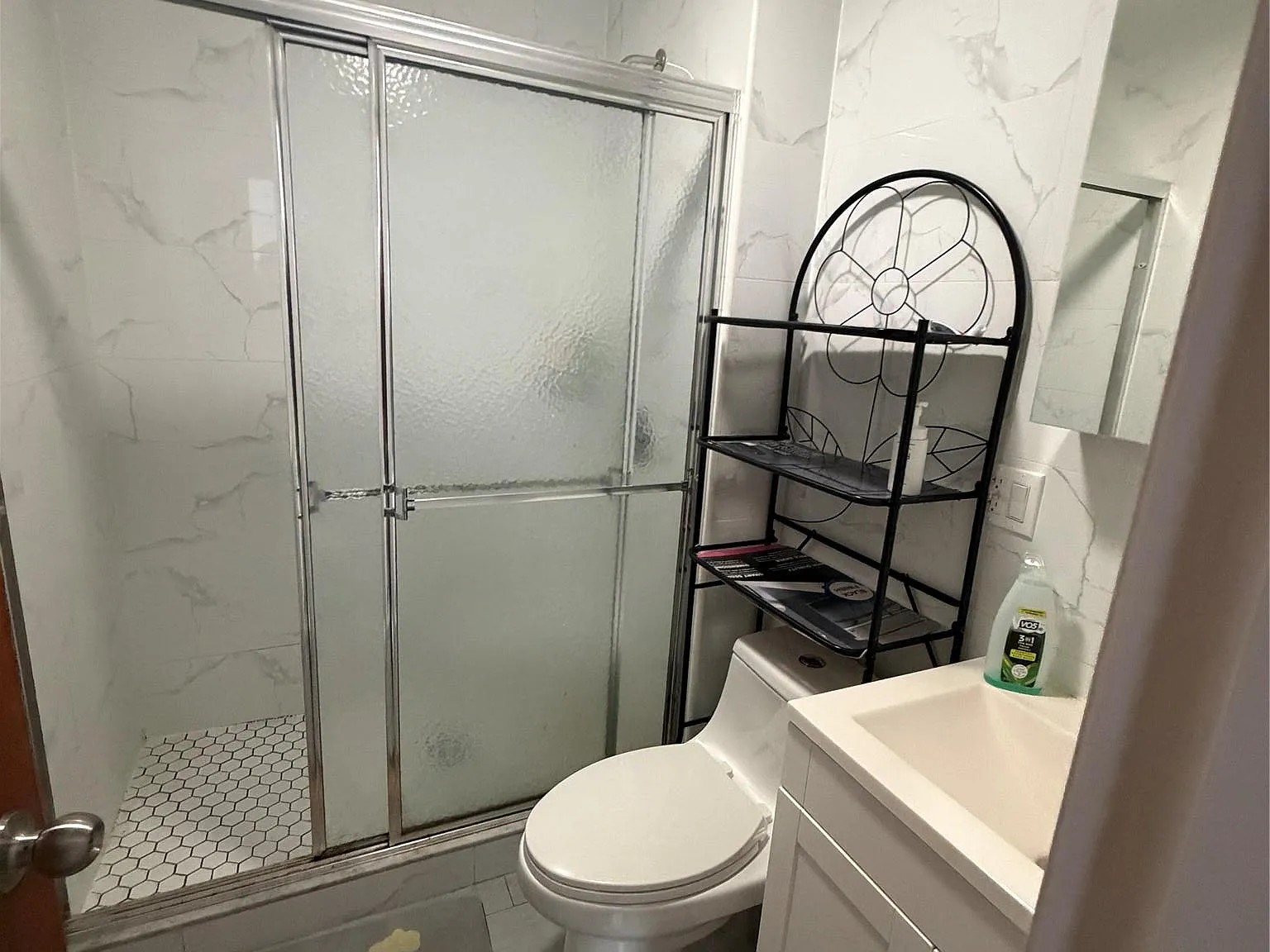 1 bed, 1.0 bath, 550 sqft, $2,300 — Photo 2