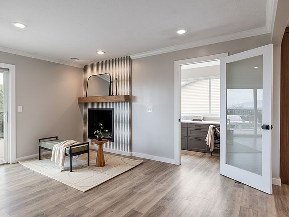 5th image of 2399 E Catalina Dr