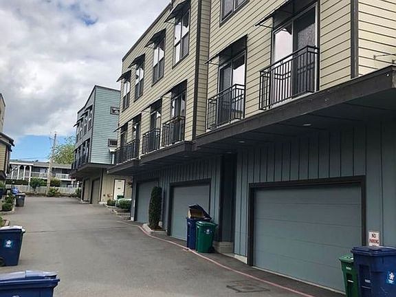 3rd image of 1065 Blaine Ave NE Unit C