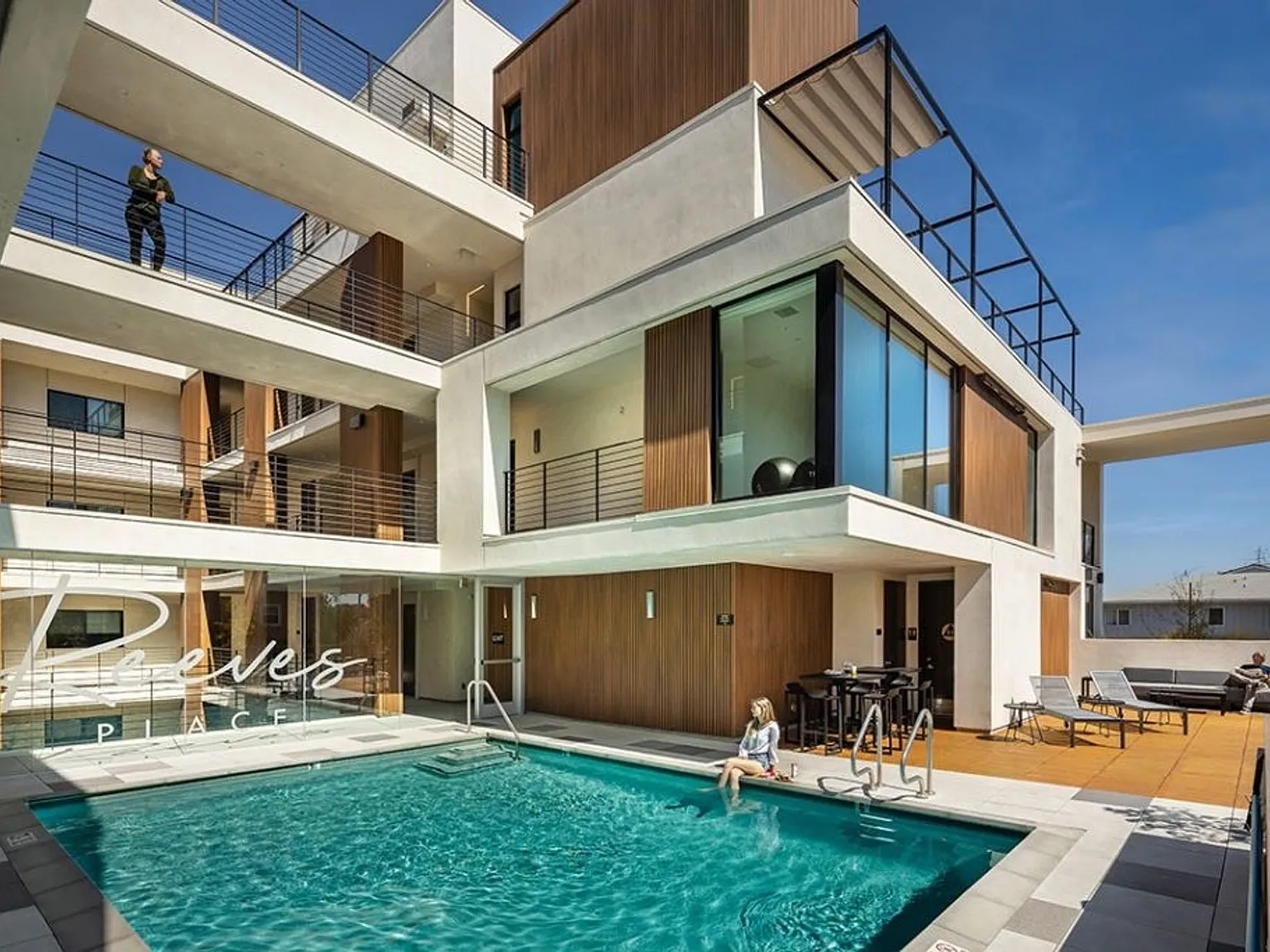 Reeves Place LA — Photo 3