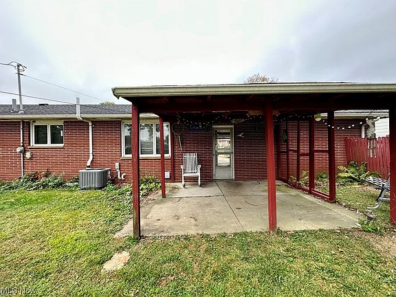3rd image of 1835 Meadow Ln