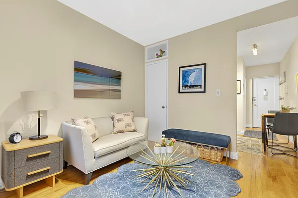 Rented by Compass | media 9