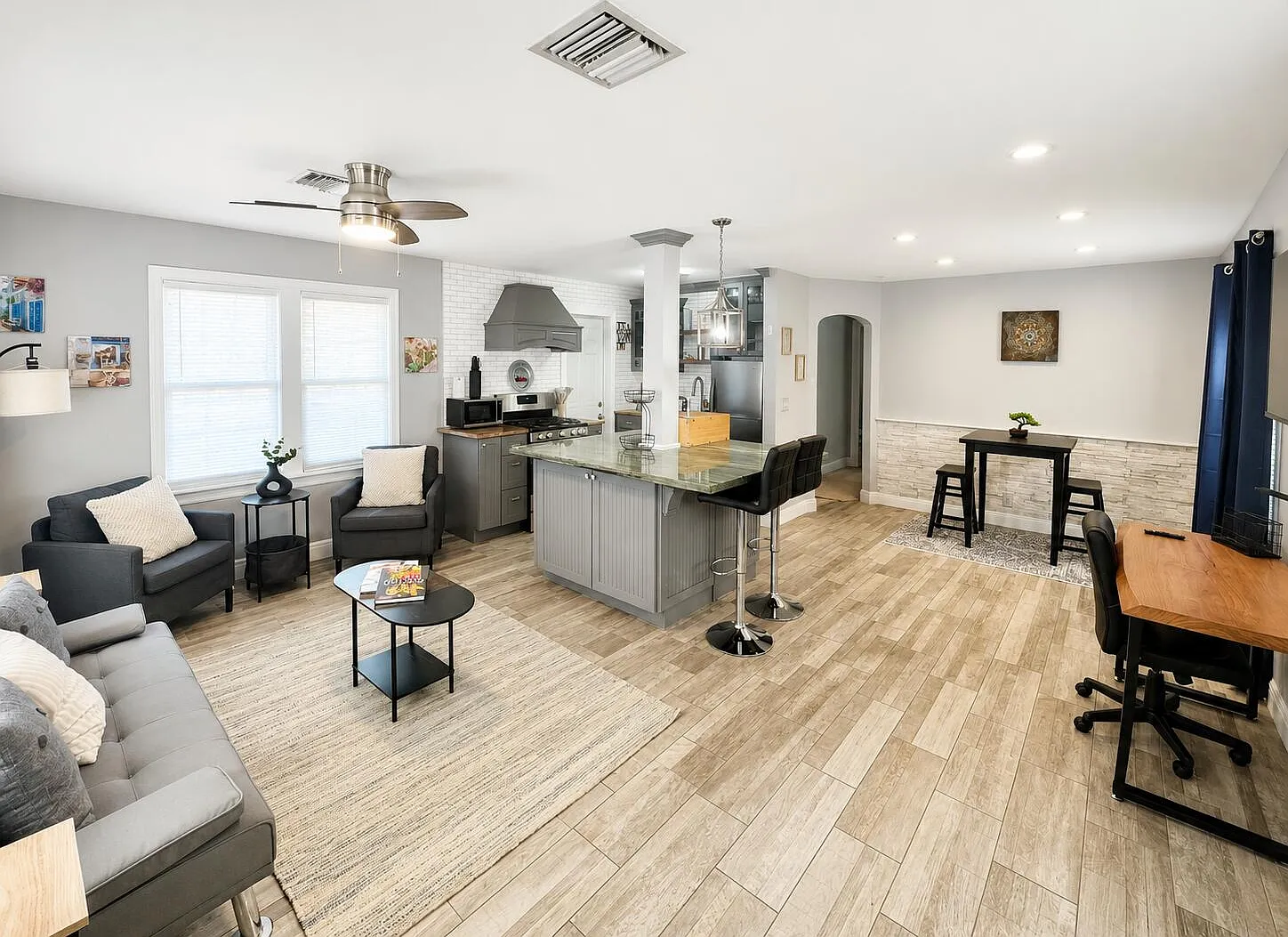 2 bed, 1.0 bath, 800 sqft, $2,500 — Photo 2