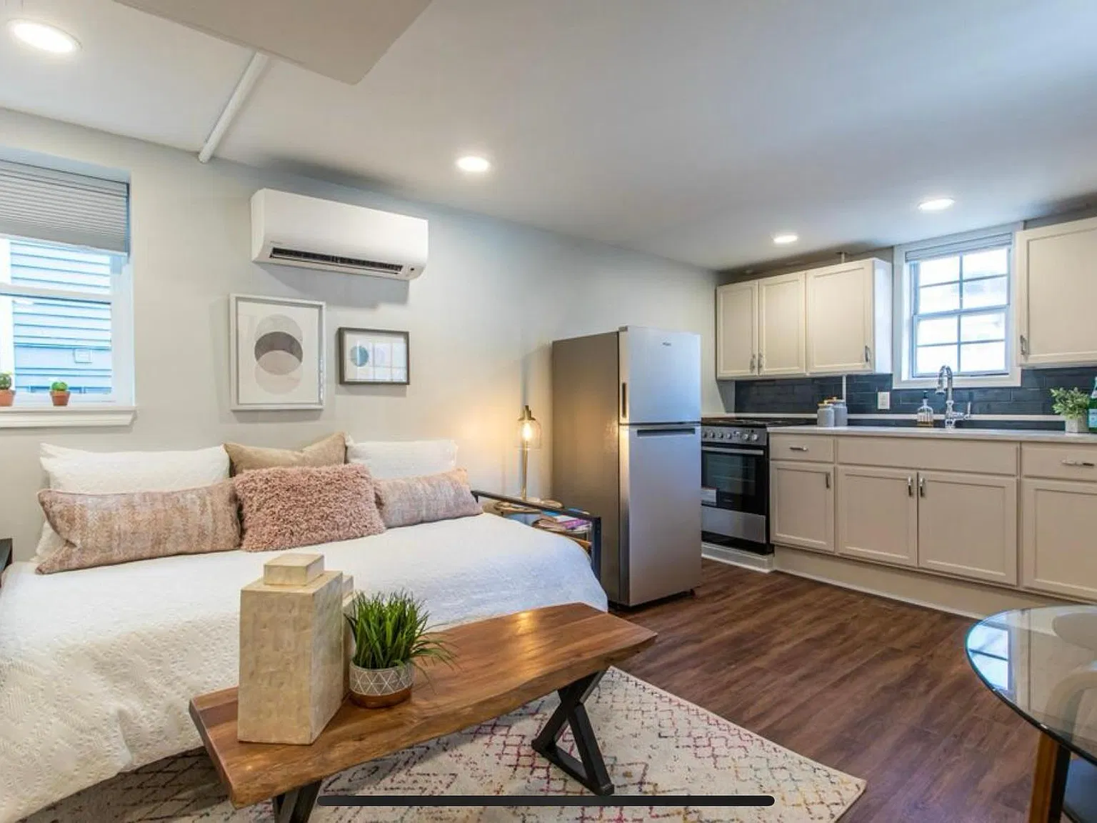 Studio, 325 sqft, $1,295 — Photo 3