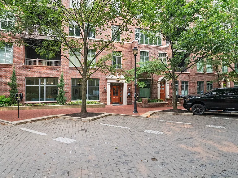 251 Daniel Burnham Sq #701 — Photo 34