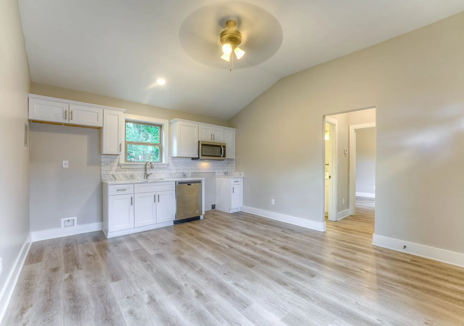 Charming Newer 1-Bedroom Home in Vollintine-Evergreen — Photo 3
