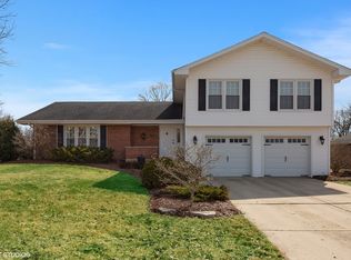 2S053 Taylor Rd, Glen Ellyn, IL 60137