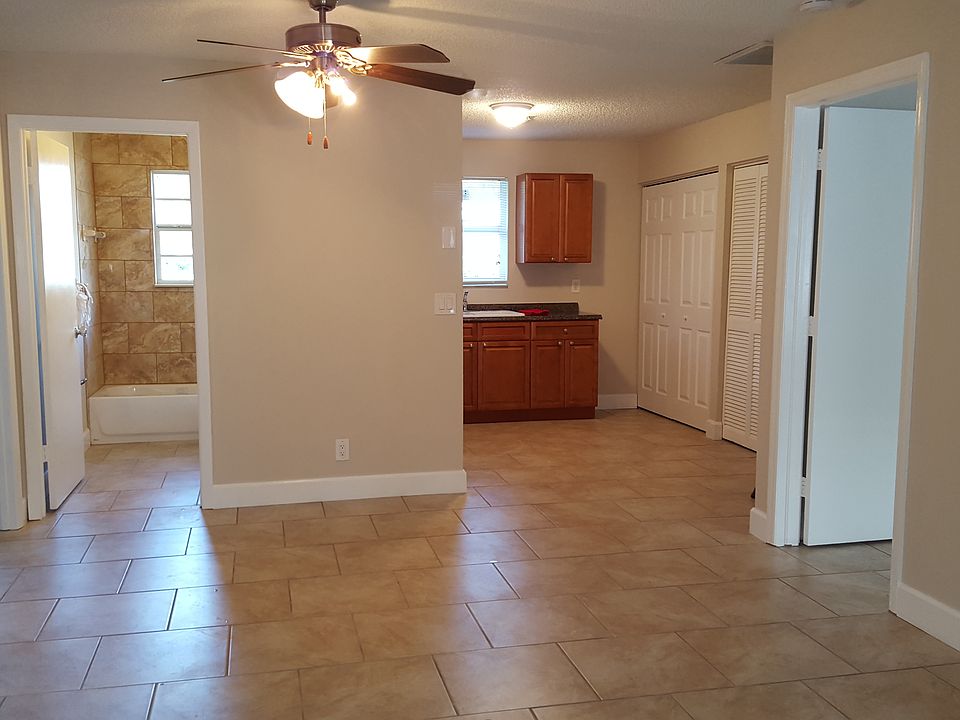 1st image of 241 NE 11th St APT B