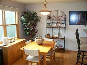 4th image of 562 Crestwood Dr