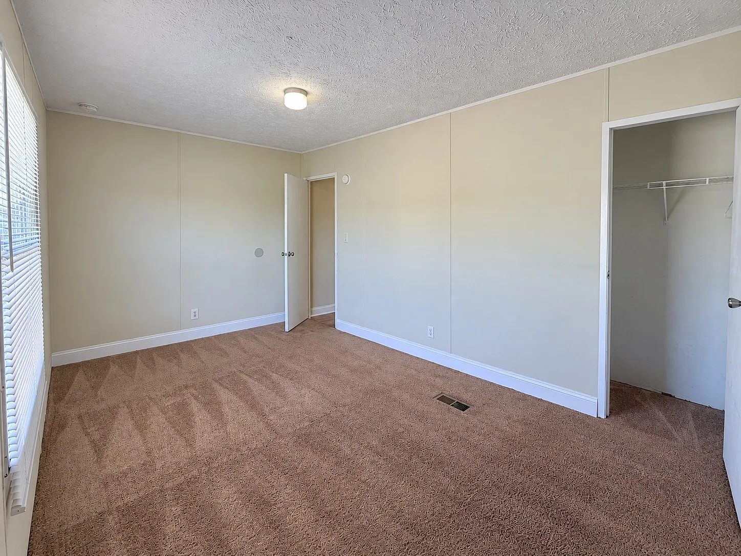 3 bed, 2.0 bath, 1280 sqft, $850 — Photo 3