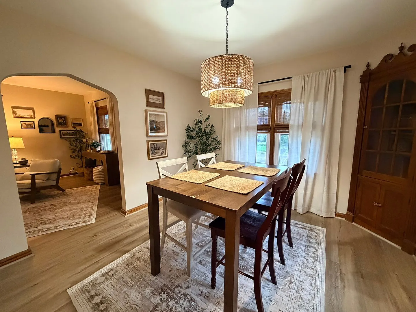 Available Now | Furnished 4br Home Steps From University Of Evansville | Utilities + Wi-Fi Included — Photo 4