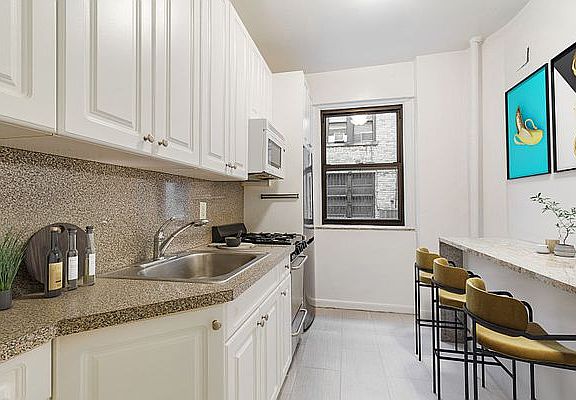 4th image of 225 W 12th St APT 1E
