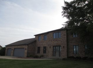 10 Hillside Dr, Yorkville, IL 60560