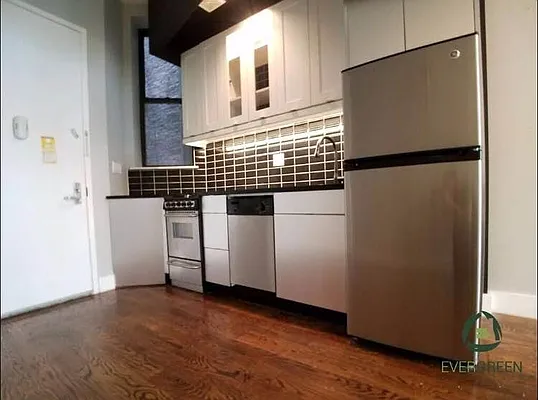 Rented by Evergreen Apartments BK | media 26