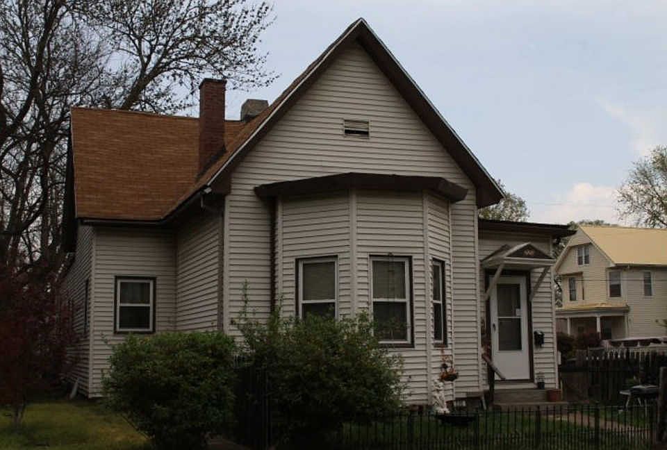 1st image of 220 Jefferson Ave