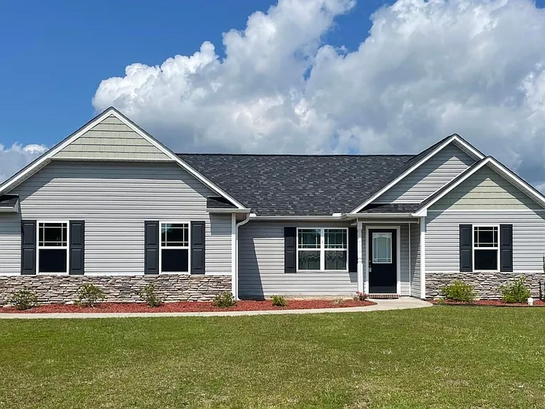 233 Breakwater Dr — Photo 1