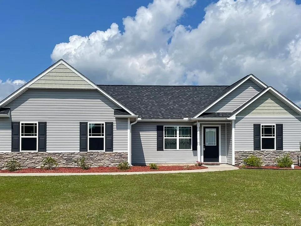 233 Breakwater Dr