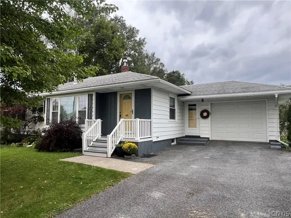 105 Brown Shrs W, Sackets Harbor, NY 13685