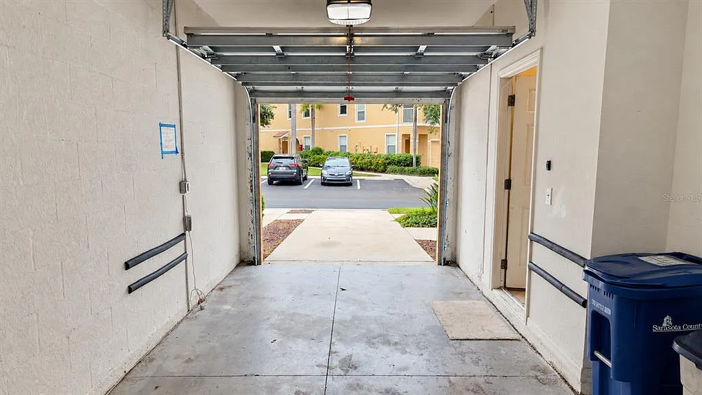 2 bed, 2.0 bath, 1036 sqft, $1,650 — Photo 4
